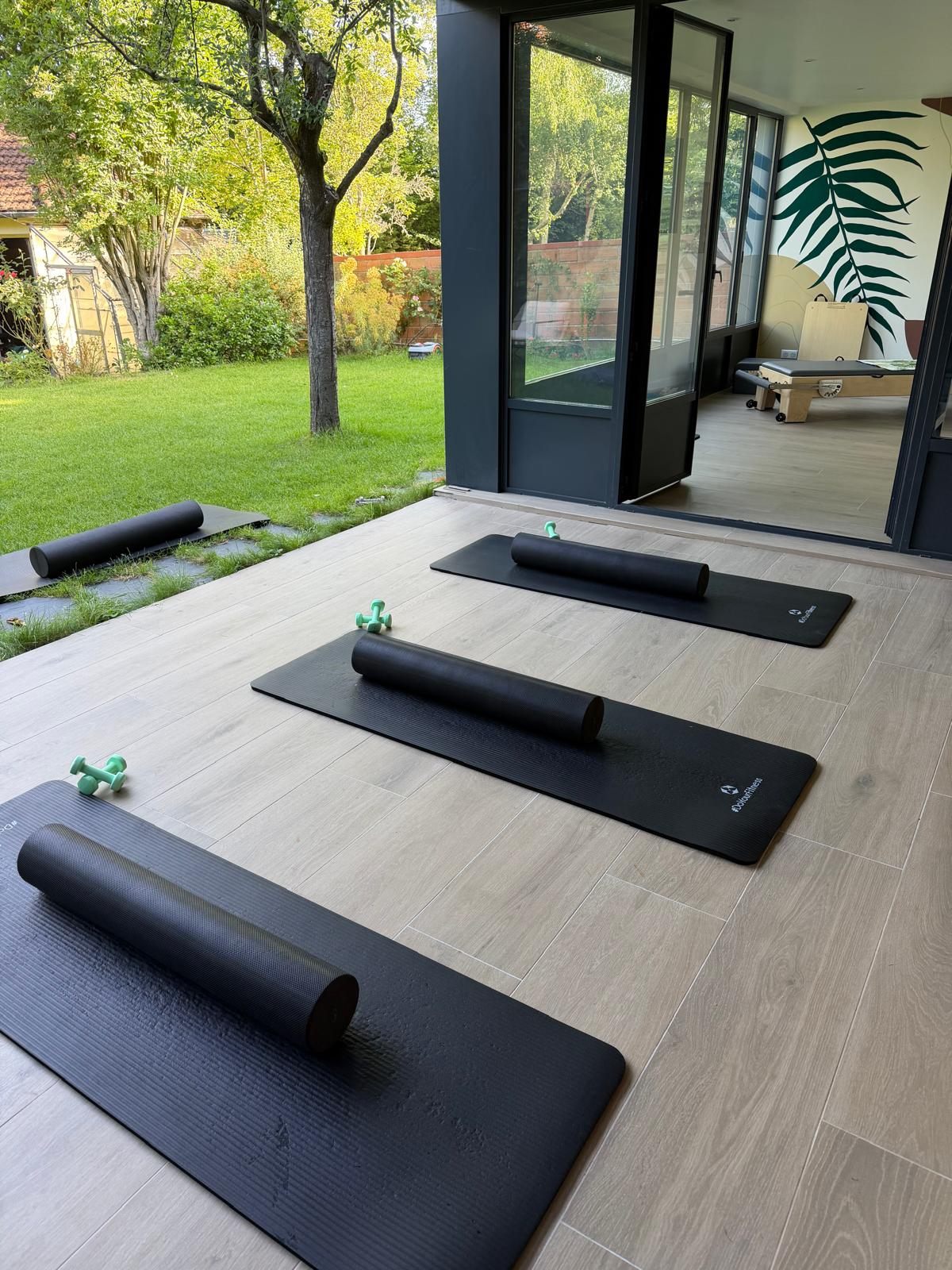 Terrasse et jardin du studio de Pilates à Clamart